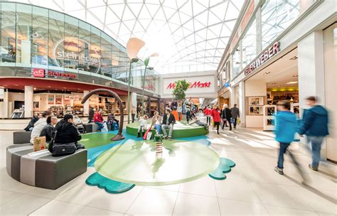 shops in paunsdorf center.